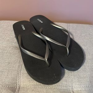 NWOT J. Crew black chunky flip flops size 11